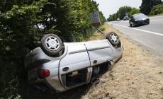 Auto si ribalta a Fraore: illeso l'autista