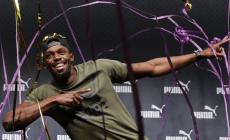 Bolt firma per una squadra di calcio