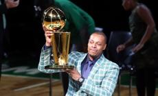 Boston, ritirata la maglia di Pierce