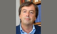Una mamma "no-vax" contro Burioni: "So dove vai al mare..."