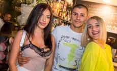 Via del Bono: tante belle ragazze alla festa al Caff&egrave; 47