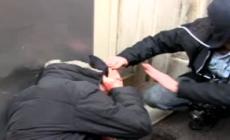 Tassisti in piazza, cariche davanti alla sede Pd