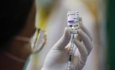Donini: "Vaccino, priorità seconda dose per tutti. Possibile anticipo dei richiami con AstraZeneca per over 60"