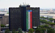 Tricolore da record per tifare Italia: 4 parmigiani tra i 1.200 volti della maxi-bandiera