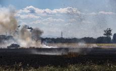 Incendio a Baganzola: fiamme in un campo, fumo visibile anche dall'autostrada A1 - Foto 