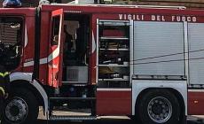 Auto in fiamme nel parcheggio di un condominio di strada Maretto