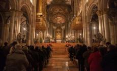 I contagi corrono ma le messe restano libere dal green pass
