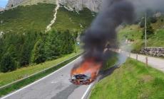 McLaren a fuoco sui tornanti delle Dolomiti: il video diventa virale