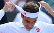 Finisce con una sconfitta la carriera di Federer . In lacrime, ha ricevuto l'abbraccio dei compagni