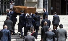 Vip e persone comuni ai funerali di Raffaella Carrà - Foto