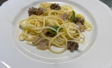 Spaghettone in insalata vongole e fegatini