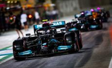 Hamilton batte Verstappen: partirà davanti nella sprint race a Silverstone
