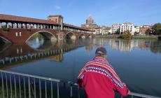 Pavia, litiga con tre ragazzi e li investe: una è gravissima
