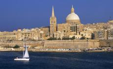 Arriva a Malta e scopre che il corso è annullato. La disavventura di un 22enne parmigiano