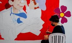 Scandiano, un murales realizzato da giovani artisti dedicato al personale sanitario - Foto