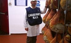 Nas: a Bologna sequestrate 30 tonnellate di dolci natalizi. E a Forlì falso prosciutto di Parma