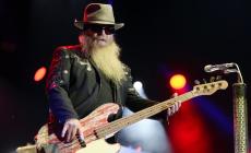 Addio a Dusty Hill, il bassista degli ZZ Top. Aveva 72 anni. Per 50 anni ha suonato con la band
