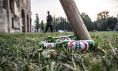 Bivacchi e sbronze in centro. «Servono nuove regole per i minimarket »