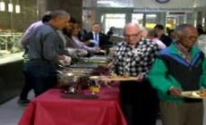La famiglia Obama con i veterani per il Thanksgiving