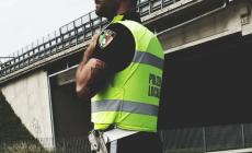Guidava da 50 anni senza patente (su un'auto senza assicurazione)