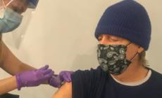 Covid, Paul McCartney si vaccina "E' cool, fatelo anche voi"