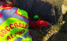 Pratospilla, cade tentando di recuperare gli occhiali da vista e si ferisce: soccorso e portato al Maggiore