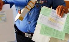 Vendono online false assicurazioni Rca: denunciati i 4 che avevano truffato due parmigiani