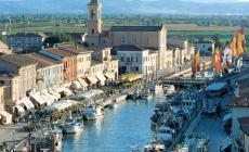 Minaccia e violenta tre ragazze a Cesenatico, arrestato
