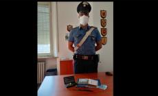 In viale Toschi con coltello e dosi di droga: denunciato