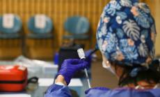 Operatori sanitari «no vax»: salgono a 18 le sospensioni, tra cui farmacisti e psicologi