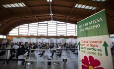 Dal 23 agosto la vaccinazione con accesso libero per i 12-19enni &egrave; anche al Pala Ponti, Vaio, Langhirano e Borgotaro