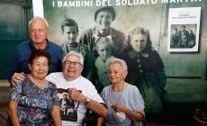 Il soldato Adler incontra i «bimbi» dopo 77 anni: la foto come allora