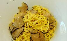  Tagliolini al tartufo nero estivo e granella di noci