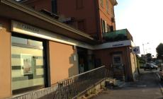 Via Montebello, blitz in banca: rapinatore solitario lega dipendenti e addette alle pulizie