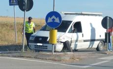 Scontro tra fuoristrada e furgone in via Traversetolo: un ferito 
