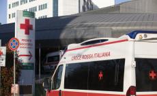 Cerca di difendere una ragazza aggredita da un amico: accoltellato un 62enne di Corniglio