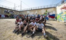   Writer al lavoro per due giorni: finito il murale di via Trieste