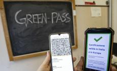 Le nuove regole del green pass: controllati genitori, operatori delle macchinette e "postini"