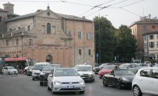 Viale Pasini a una corsia, traffico nel caos