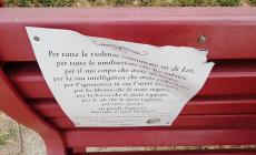 Colorno, panchina rossa con targa strappata