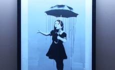 Il debutto della mostra di Banksy: "per raccontare che la street art è arte di poesia" - Video