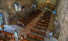Il green pass non entra in chiesa, a Messa si va senza.