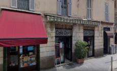 Soffocato da un pezzo di pizza, 85 enne muore davanti ad un bar a Novara