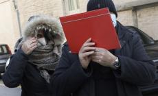 Permessi «facili»: chiesto il rinvio a giudizio per la poliziotta, il marito e 14 immigrati