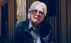 Il grande bluesman John Mayall a 88 anni si ritira dalle scene (annullate e rimborsate le date italiale del 2022)
