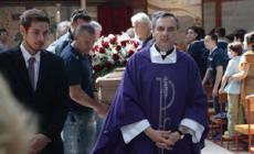 Chiesa gremita per l'addio a "Camelot"