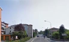 Anziano travolto da un'auto pirata: è grave