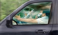 Italiani "discoli" al volante, 12,4% guida col telefonino