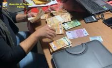 Corruzione, la conta dei soldi con la mamma: gli arrestati restano in cella