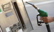 Benzina, la corsa dei prezzi continua: verde a 1,676 euro al litro